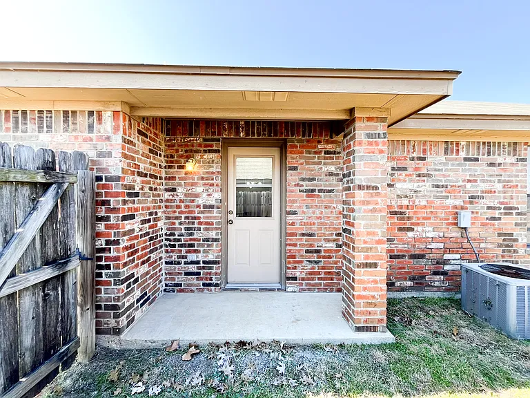 1303 Nicholas Cir #B — Photo 32