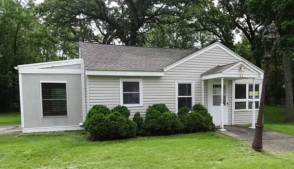 133 Eastwood Ave photo 1