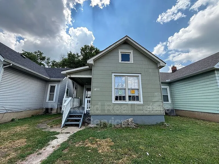 1022 Auburn St — Photo 1