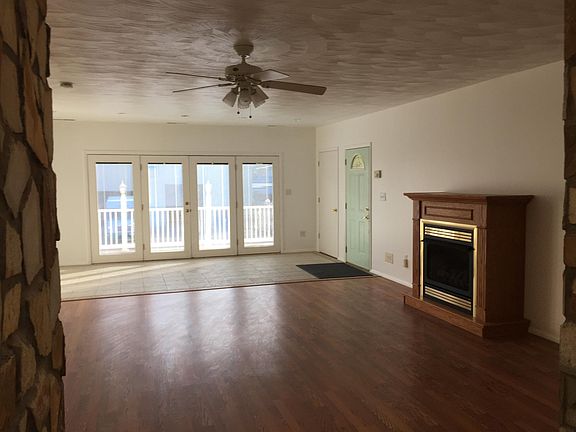 4th image of 704 Chestnut St