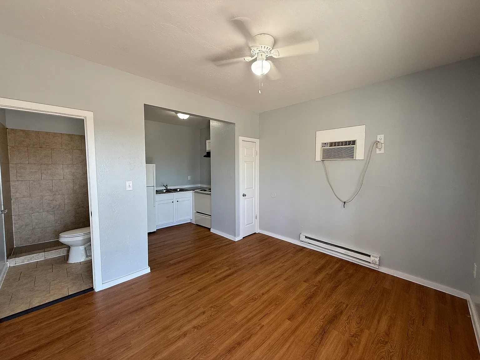 1405 NW 8th St — Photo 3