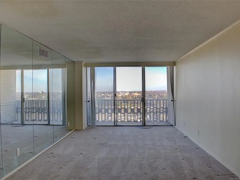 Adorable 2 bed 2 bath in historic Liberty Tower — Photo 6