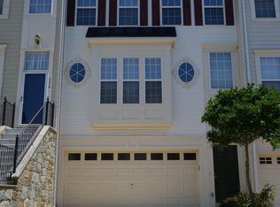 2076 Capstone Cir, Herndon, VA 20170