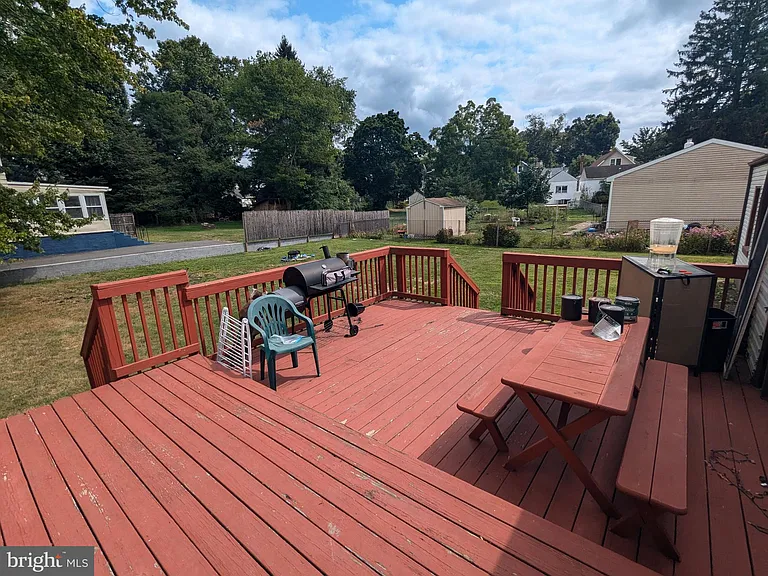 21 Steinway Ave — Photo 33