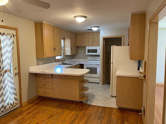 3rd image of 441 Steele Ave