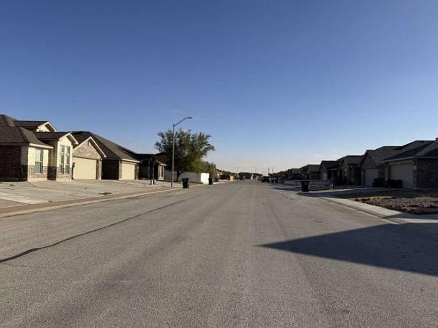 Exterior Neighborhood (street photo)