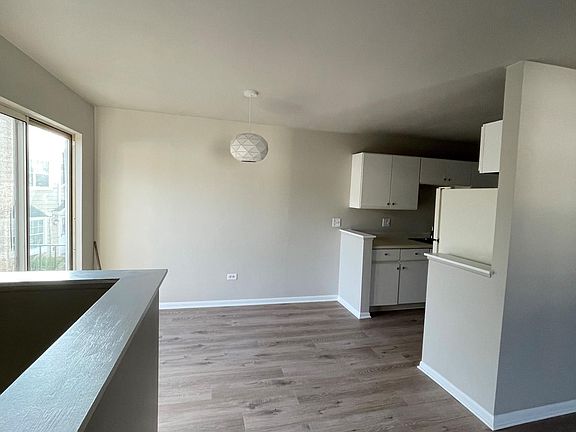 2nd image of 415 N Cambridge Dr