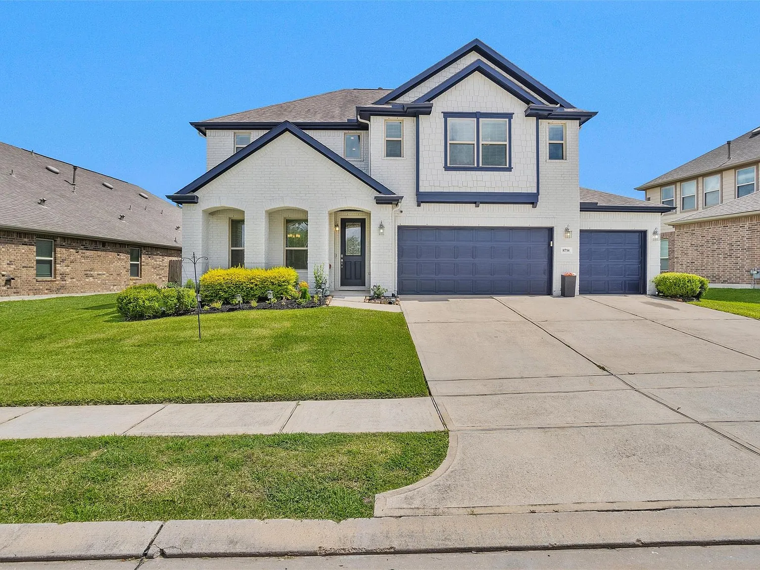 5 bed, 3.5 bath, 3225 sqft, $2,995 — Photo 2