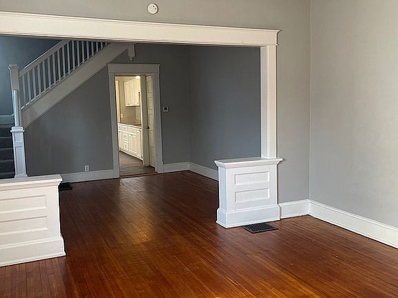 3rd image of 854 N Tacoma Ave