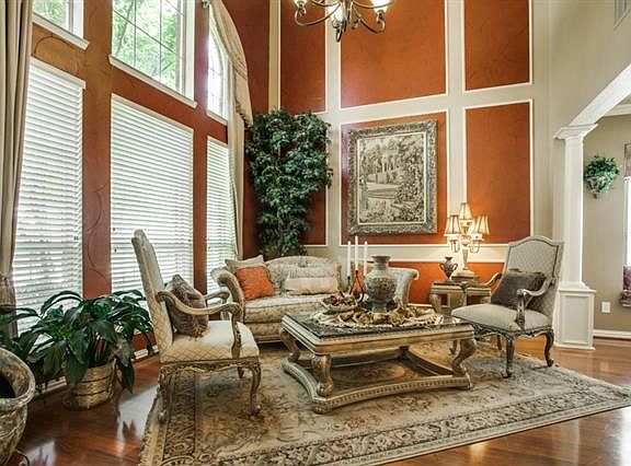 5th image of 2542 Briardale Dr