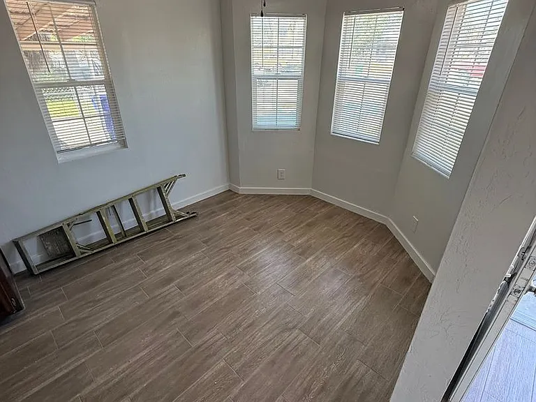 415 Jeffrey St — Photo 8