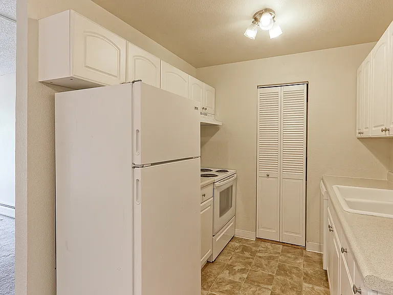 1400 Golden Cir #311 — Photo 29