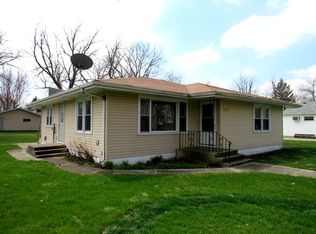 302 W Lincoln Ave, Gardner, IL 60424