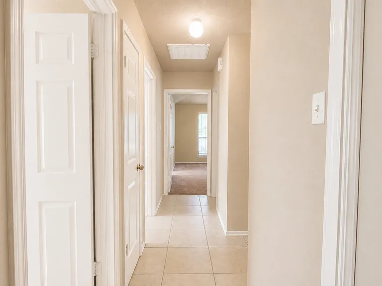 1410 Flameleaf Dr — Photo 22