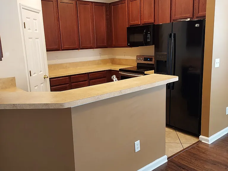 532 Hopewell Dr — Photo 4