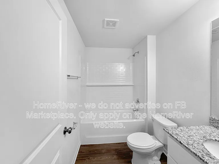 4748 NW 39th Pl — Photo 17