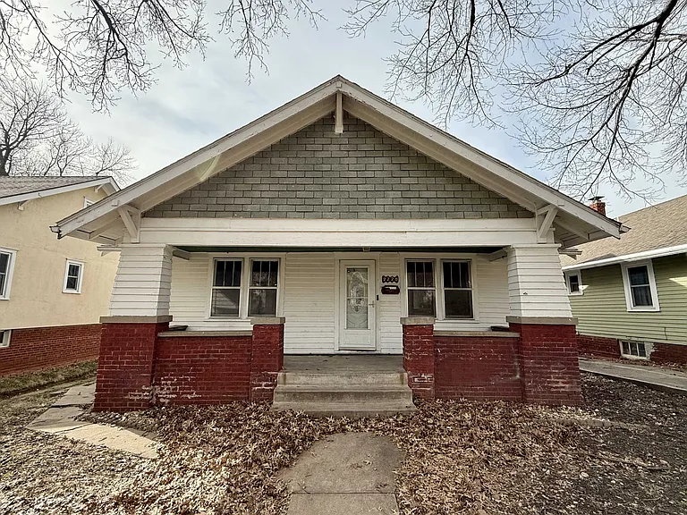 2220 Doniphan Ave — Photo 2
