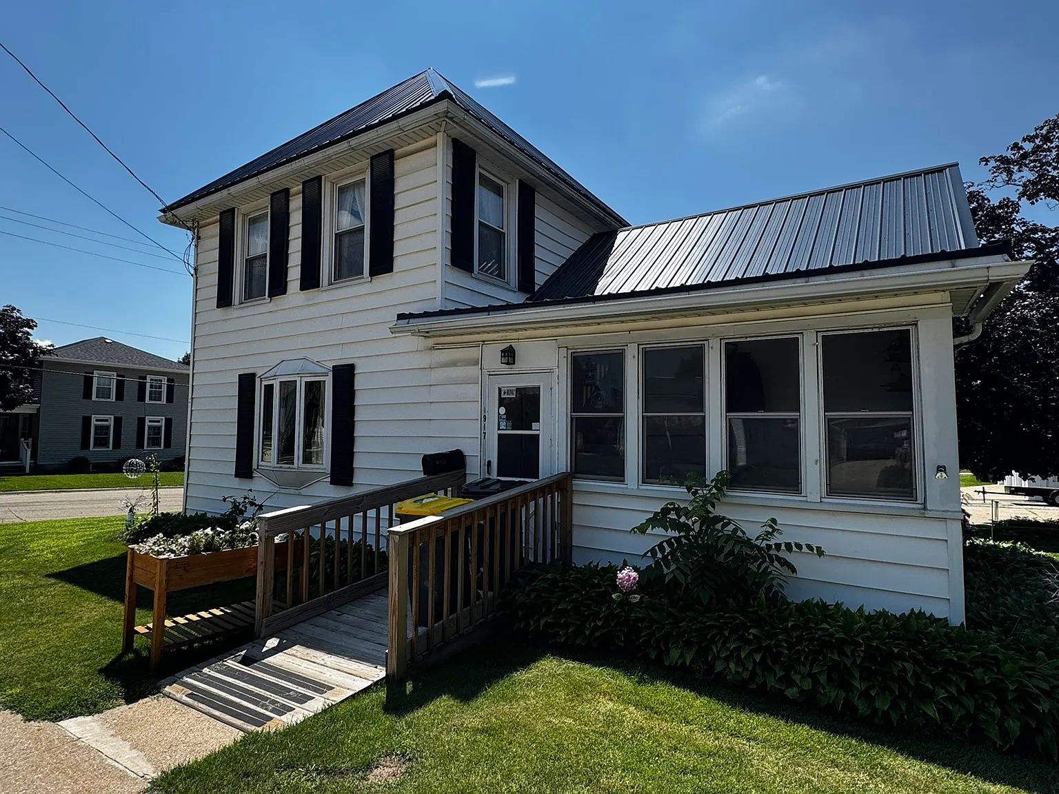 3 bed, 1200 sqft, $1,500 — Photo 1
