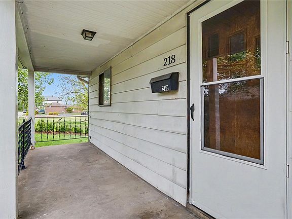 4th image of 218 Vine St