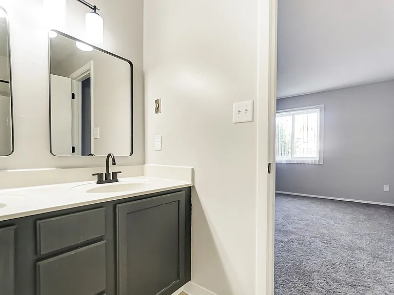 Coventry Court West Apartments — Photo 17