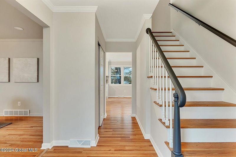 4th image of 25 Schalren Drive
