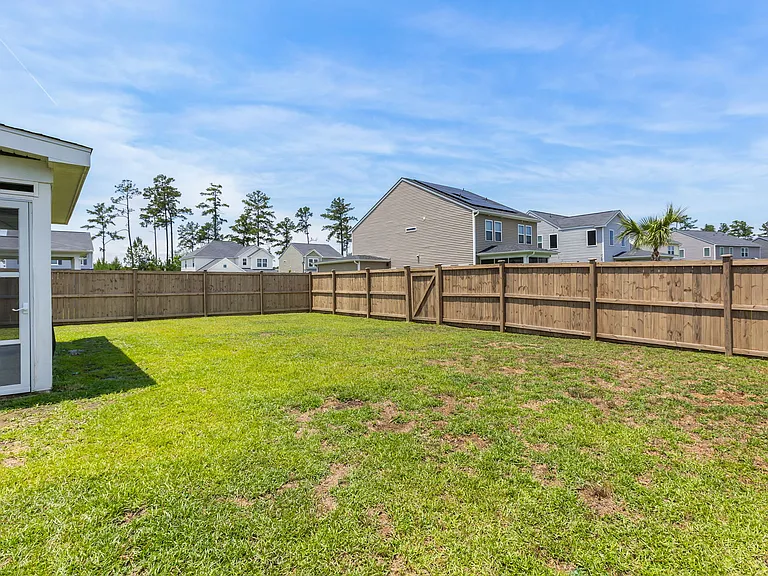 402 Carrara Dr — Photo 16