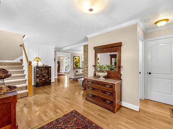 5th image of 315 Edwards Ln