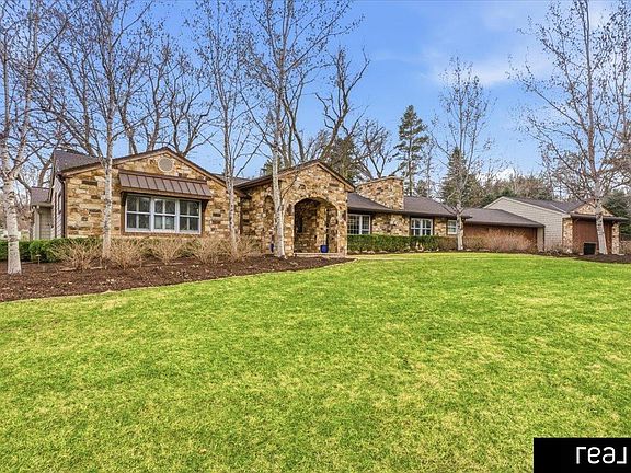 2nd image of 805 Ridgewood Ave