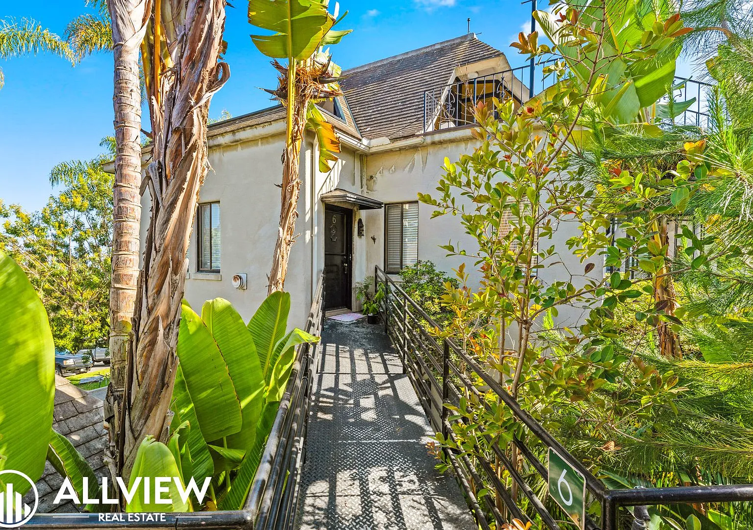 770 Hillcrest Drive — Photo 2