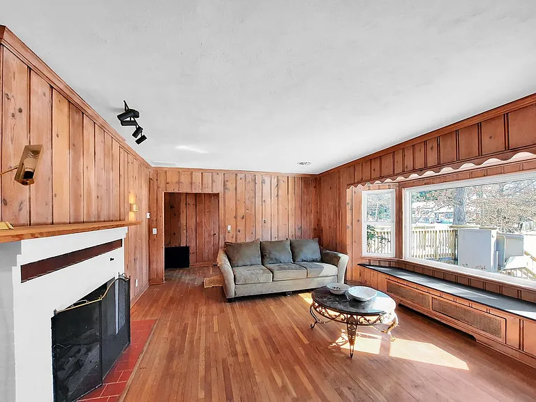 214 Sudbrook Ln — Photo 17