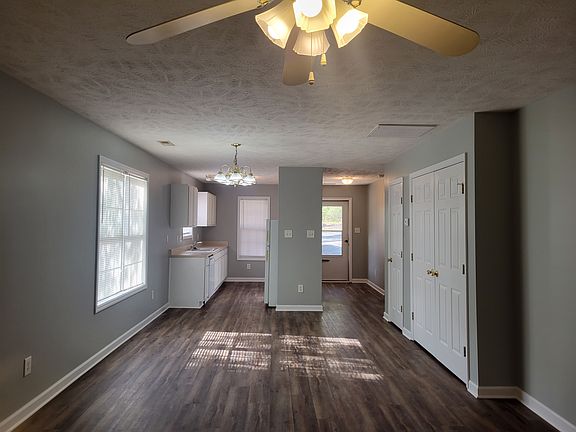 4th image of 407 Post Ave Unit B