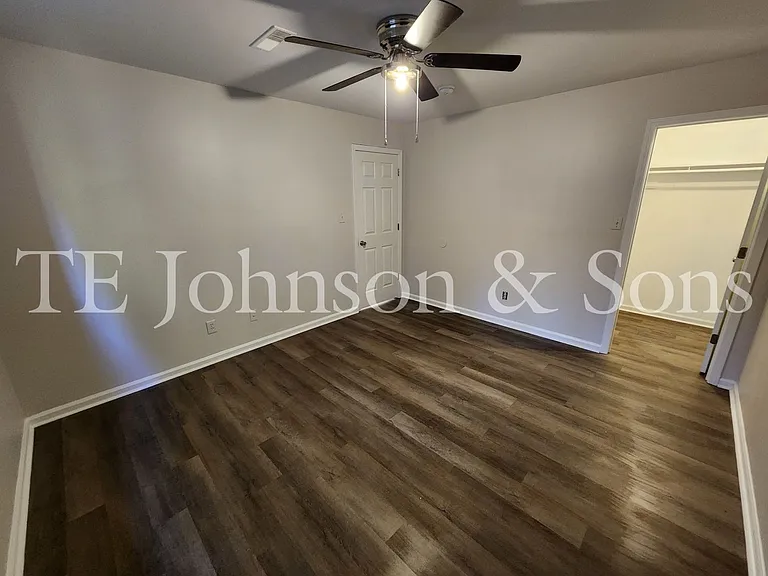 2571 Green Oaks Ct #B — Photo 9