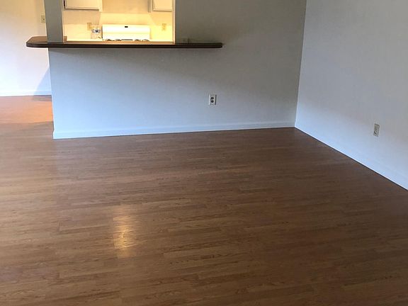 4th image of 530 Linwood Ave APT G