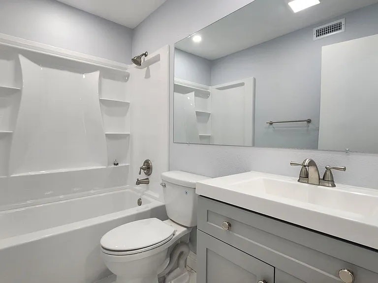 2047 Lakeridge Cir #104 — Photo 14