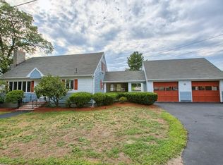 2 Overlook Ter, Dracut, MA 01826