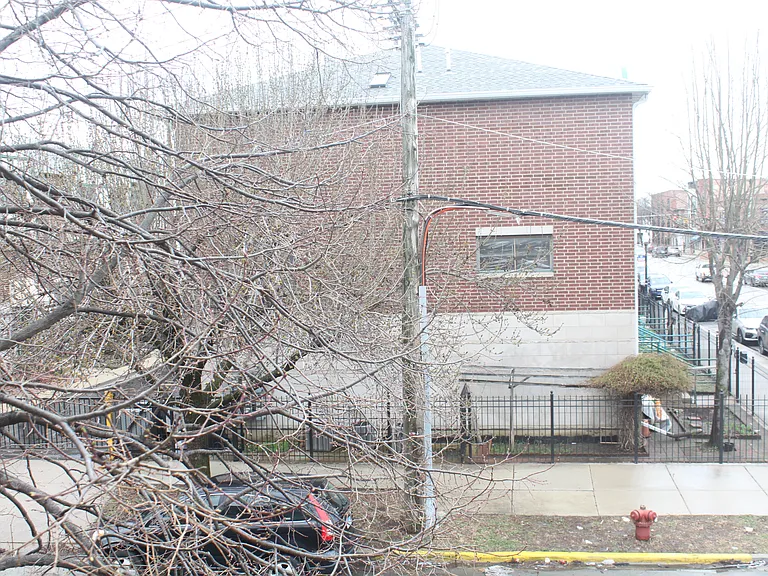 2025 W 35th St #2F — Photo 32