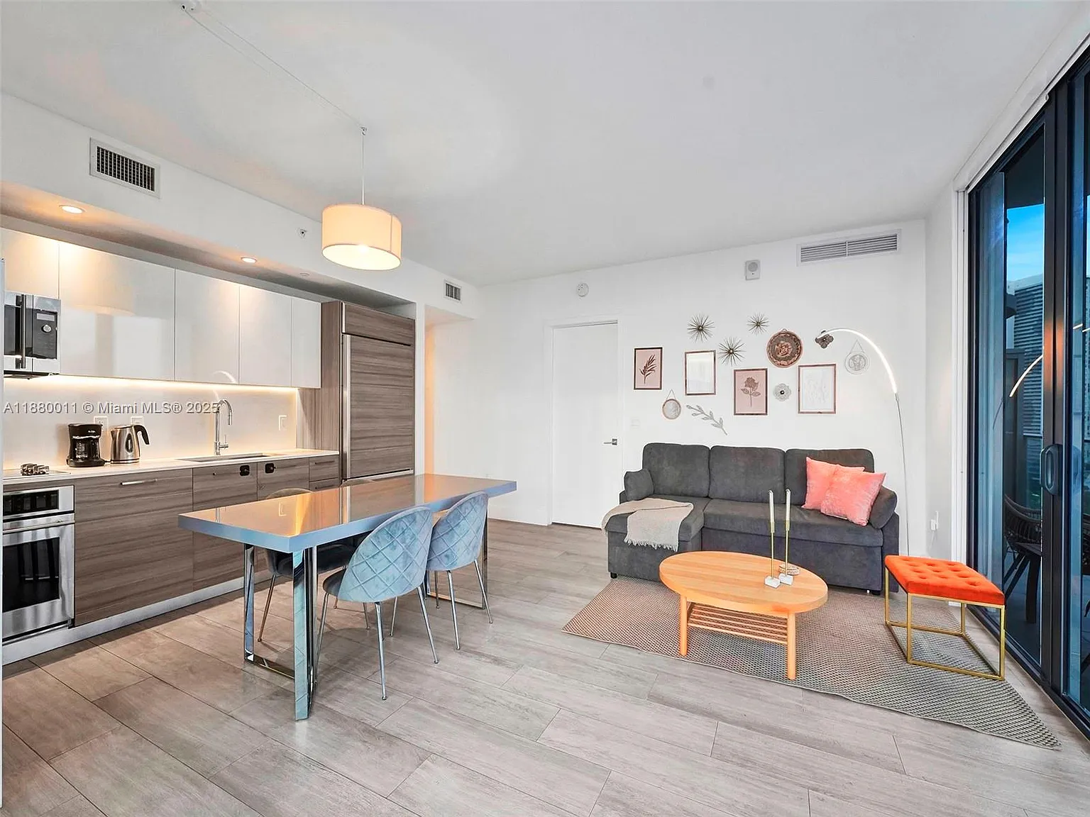 3401 Midtown Condo — Photo 4