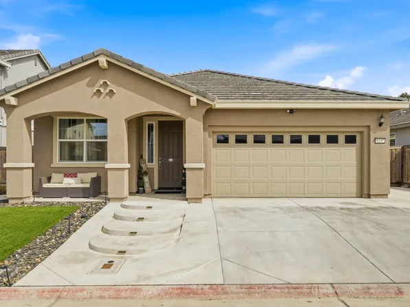 8237 Loyal Dr, Sacramento, CA 95829