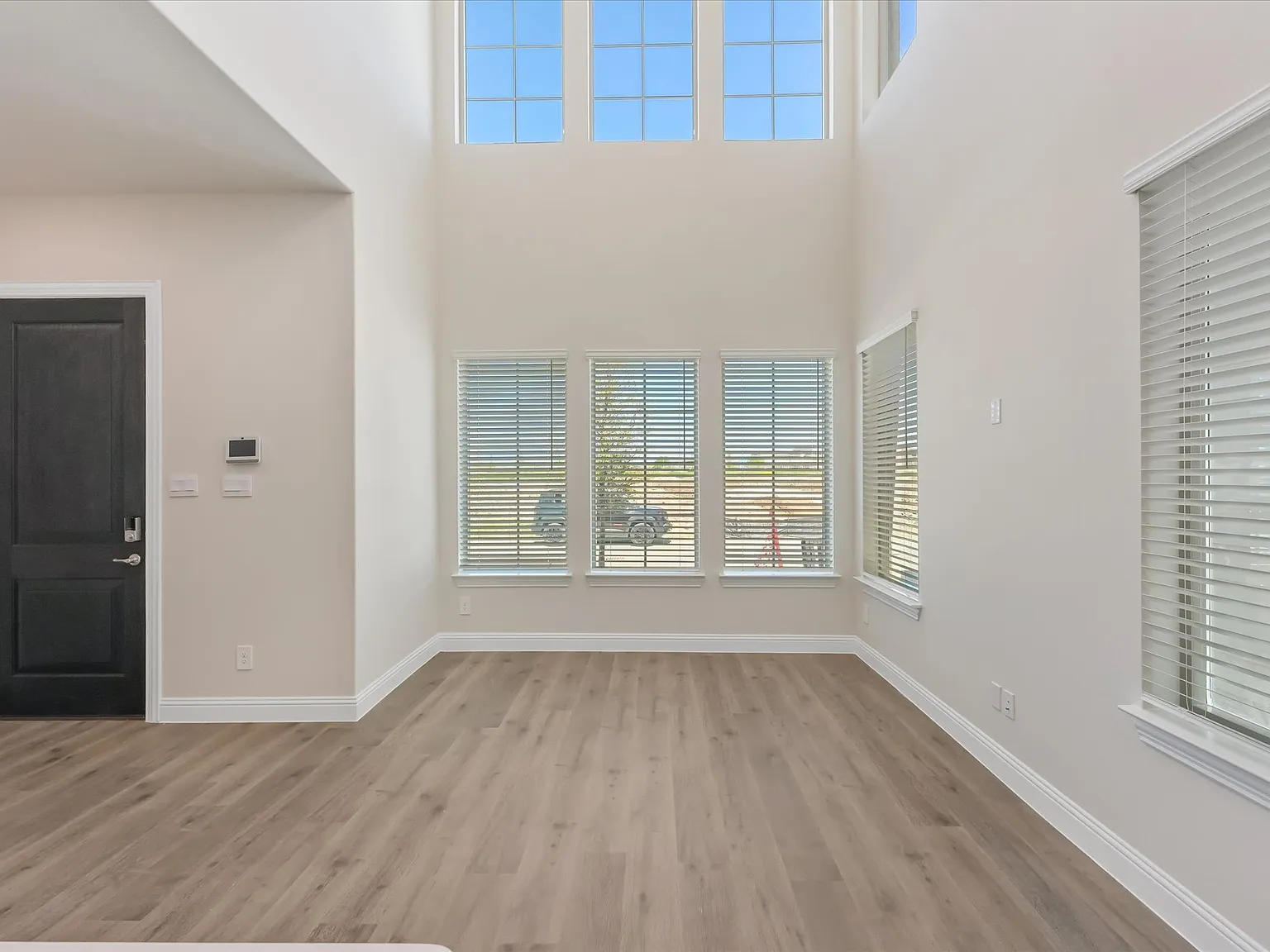 3 bed, 2.5 bath, 1400 sqft, $2,800 — Photo 4