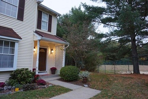 1st image of 427 Rose Ct