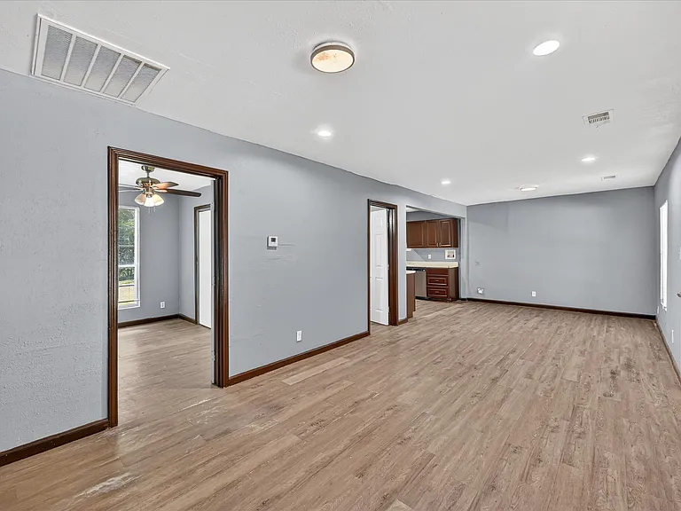 601 Royal St — Photo 12