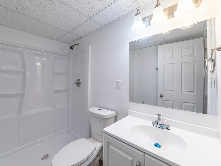 553 Highland St — Photo 33