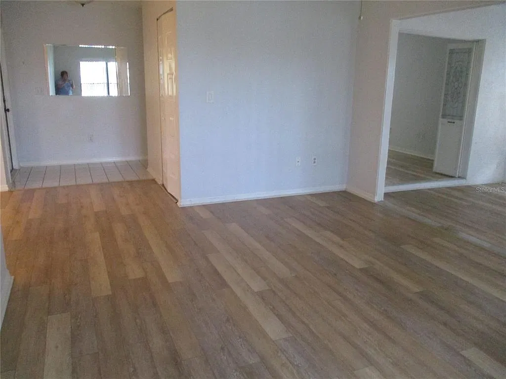 2 bed, 2.0 bath, 1371 sqft, $1,800 — Photo 3