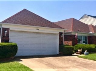 214 E Embercrest Dr, Arlington, TX 76018