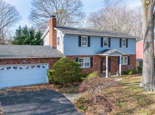 227 Falcon Dr, Pasadena, MD 21122