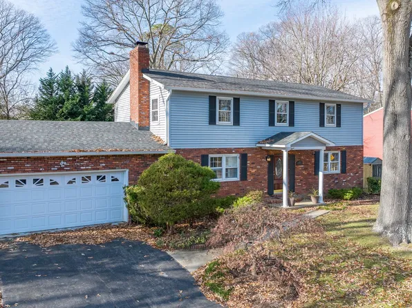 227 Falcon Dr, Pasadena, MD 21122