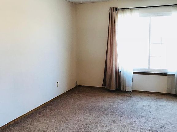 5th image of 6405 Village Ln
