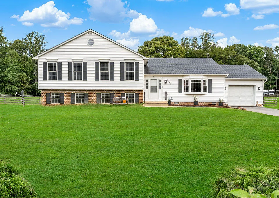 5285 Stowe Ln