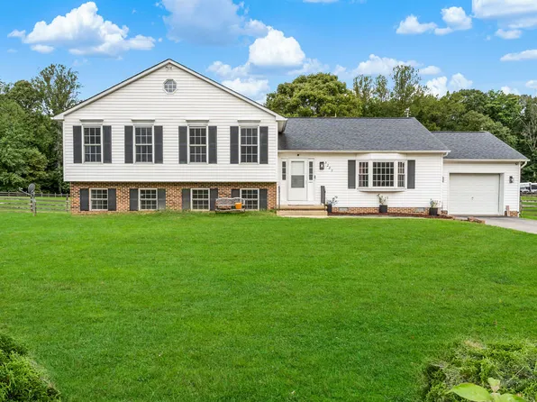 5285 Stowe Ln, Waldorf, MD 20601