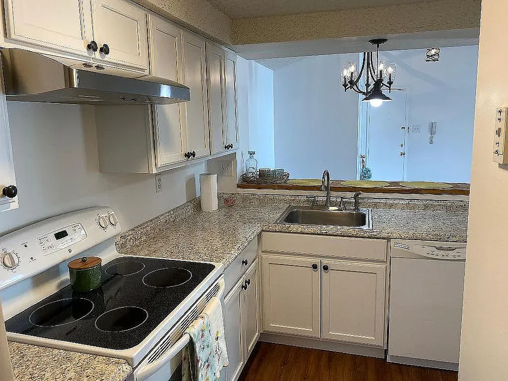 2 bed, 999 sqft, $1,775 — Photo 3